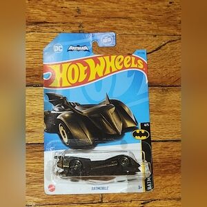 2023 HOT WHEELS BATMAN THE BRAVE AND BOLD BATMOBILE GOLD 4/5